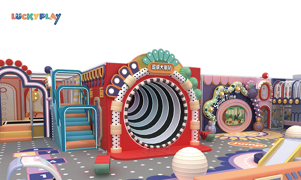 Equipo de tobogán interior con laberinto infantil de plástico para uso comercial - Product Image