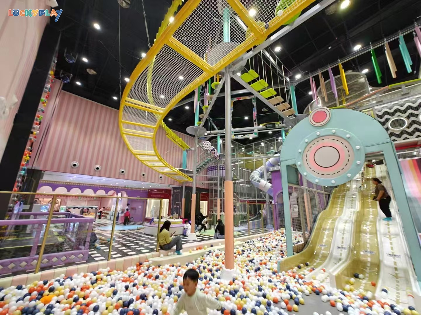 Proyecto comercial rentable y atractivo de circuitos de cuerdas interiores en altura para parque infantil interior con materiales certificados - Product Image