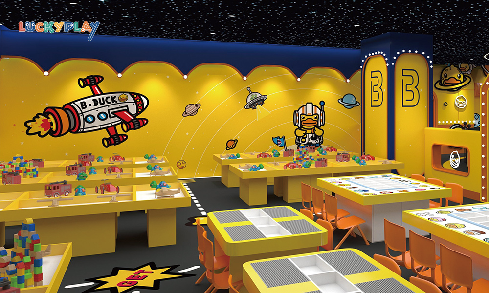 Parque infantil interior Luckyplay con software de rompecabezas grupo de juego tema espacial piscina de bolas tobogán de plástico para uso comercial - Product Image